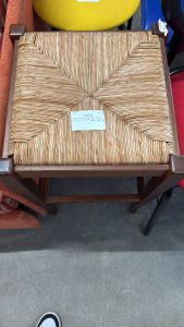 Sgabello in legno con seduta in paglia Nuovo da esposizione 2350/U