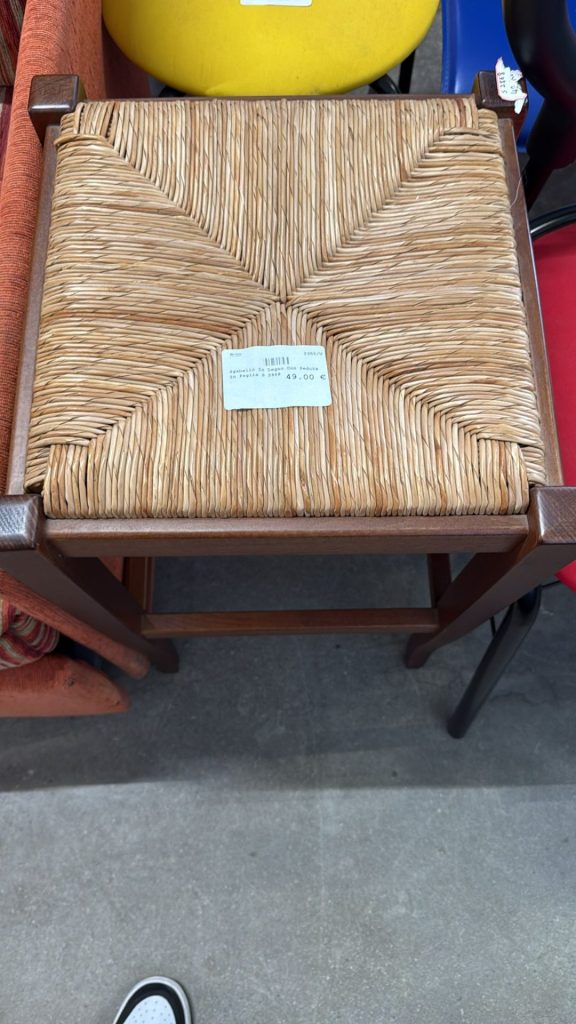 Sgabello in legno con seduta in paglia Nuovo da esposizione 2350/U