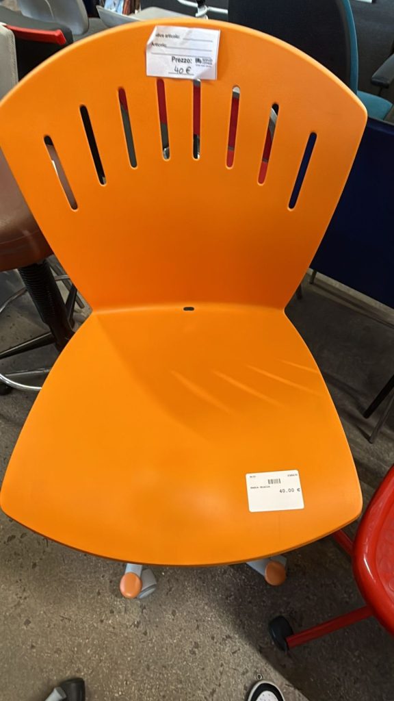 Sedia Gialla Nuova di esposizione 2359/U