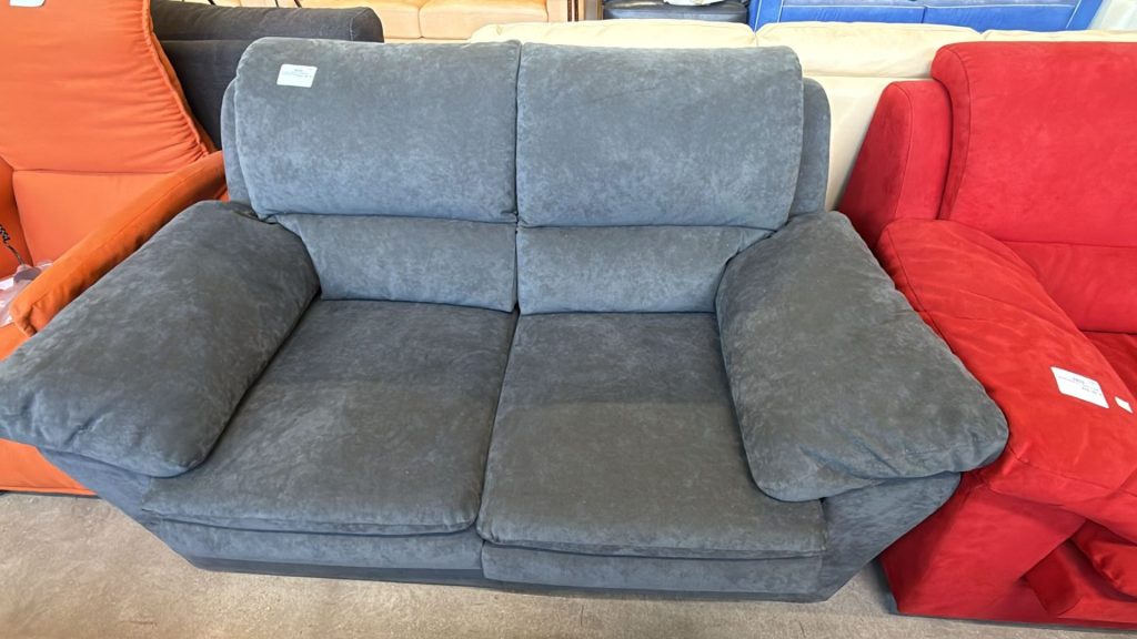 Divano 2 posti in tessuto alcantara Nuovo da esposizione 2396/U