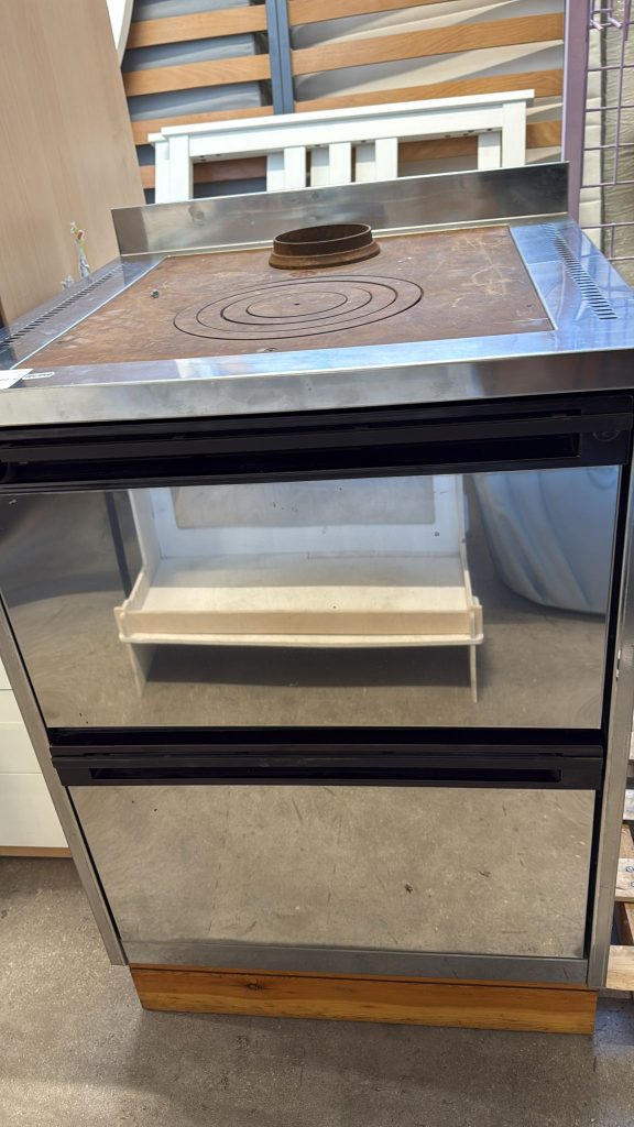 Stufa A Legna Nuova da esposizione 2472/U