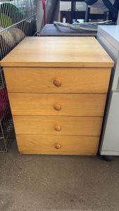 Cassettiera Abete 4 cassetti con ruote Usato: 1973