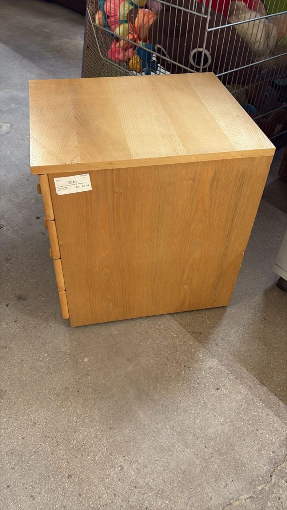 Cassettiera Abete 4 cassetti con ruote Usato: 1973