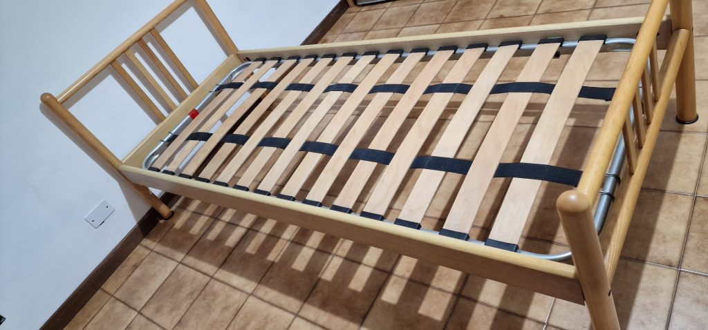 Struttura Letto Singolo Con Rete A Doghe Usata 567