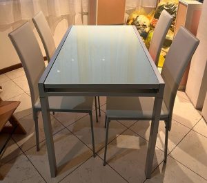 Tavolo Con 4 Sedie Usata 569