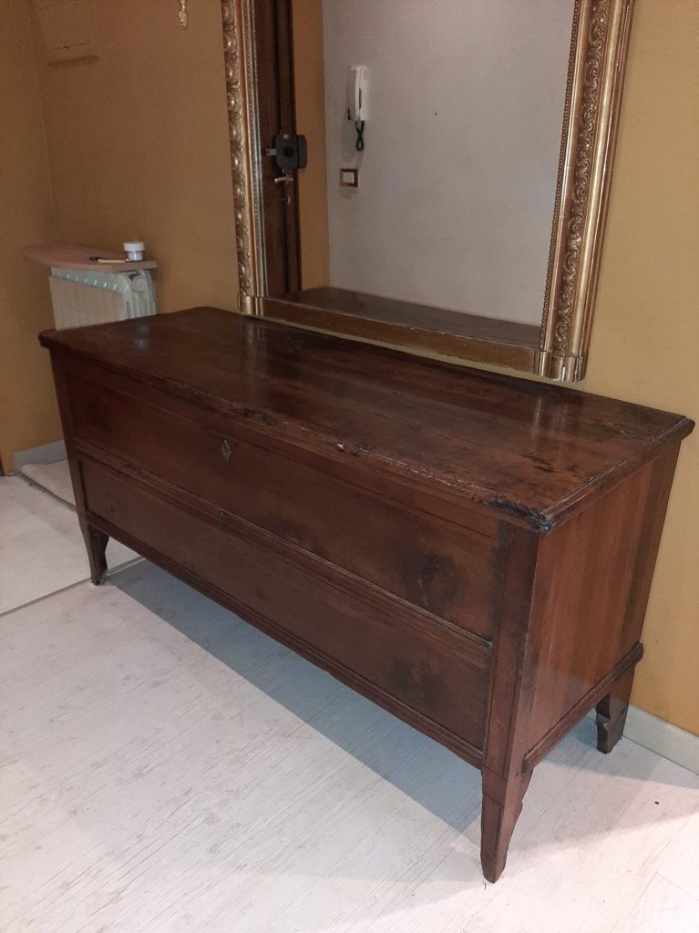 Comò Con Due Cassetti E Specchiera Usato 585