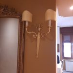 Comò Con Due Cassetti E Specchiera Usato 585