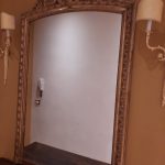 Comò Con Due Cassetti E Specchiera Usato 585