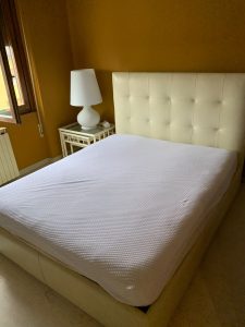 Letto Completo Con Comodino E Lampada Usato 588