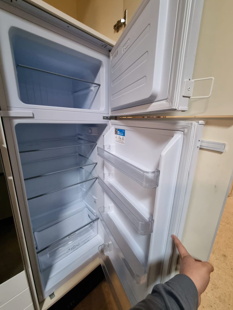 Cucina Lineare Bianca Con Elettrodomestici Usata 568