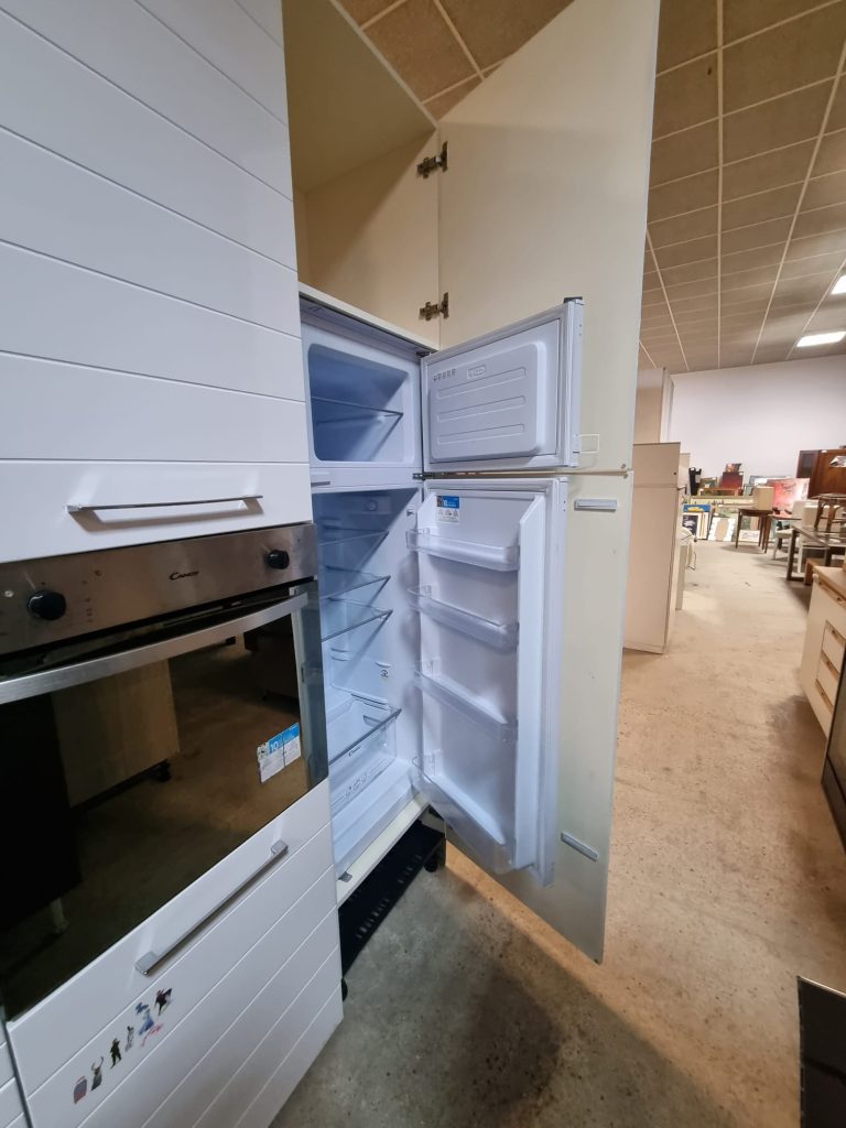 Cucina Lineare Bianca Con Elettrodomestici Usata 568