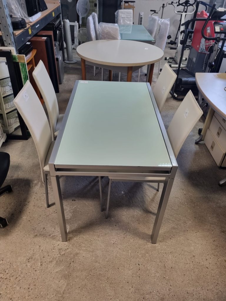 Tavolo Con 4 Sedie Usata 569