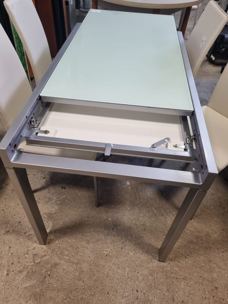 Tavolo Con 4 Sedie Usata 569