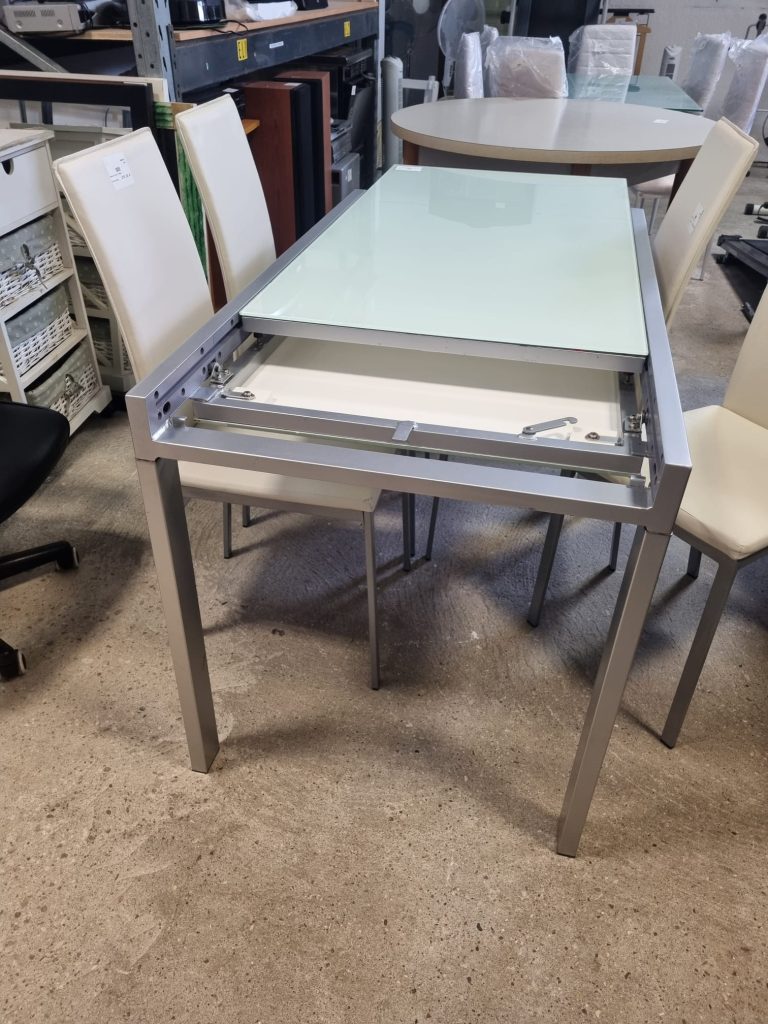 Tavolo Con 4 Sedie Usata 569