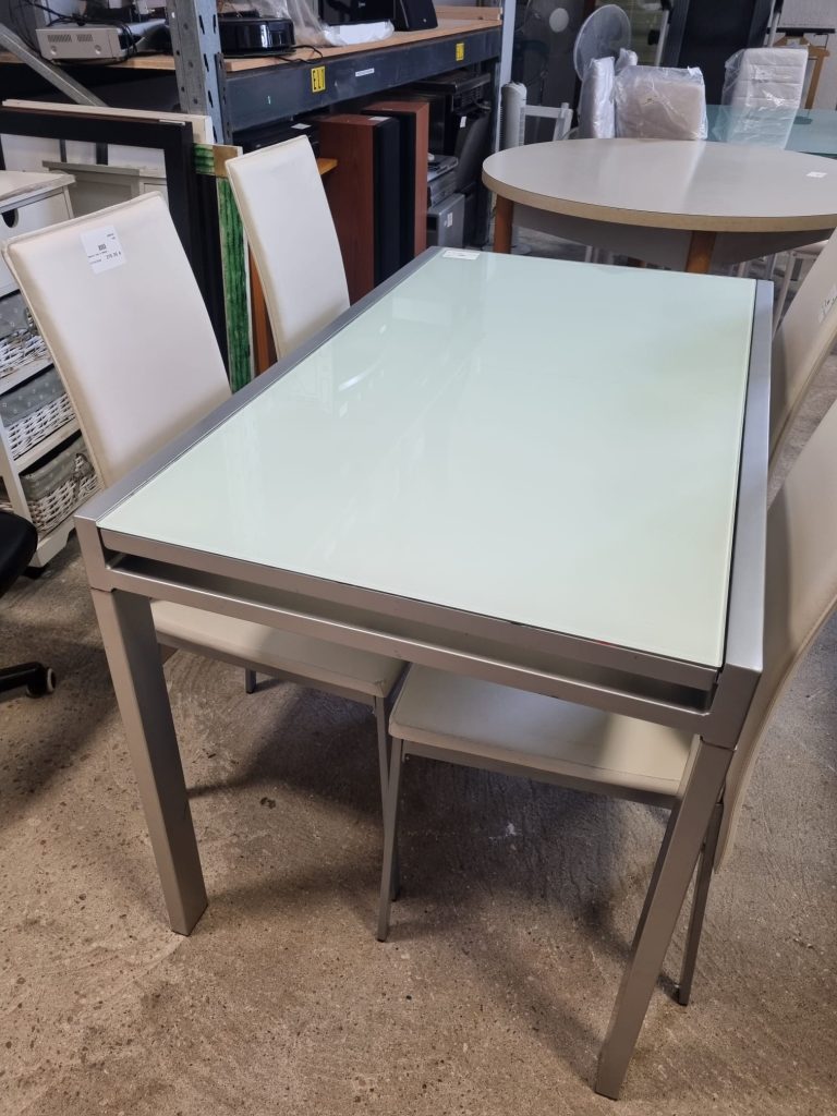 Tavolo Con 4 Sedie Usata 569