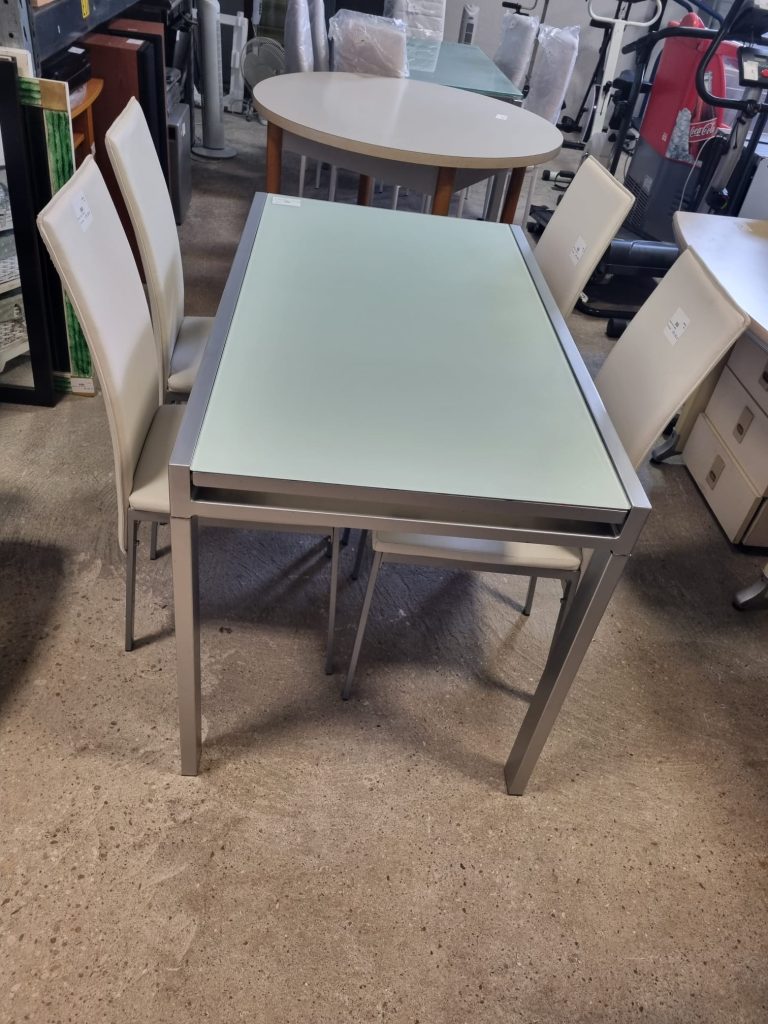 Tavolo Con 4 Sedie Usata 569