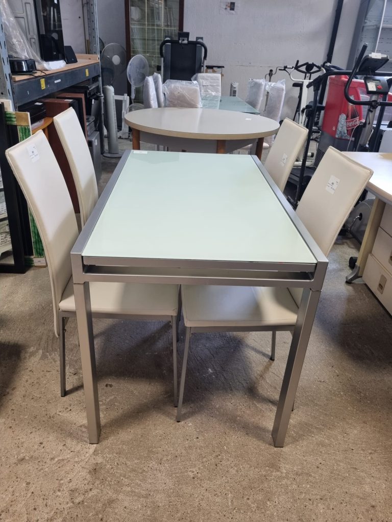 Tavolo Con 4 Sedie Usata 569