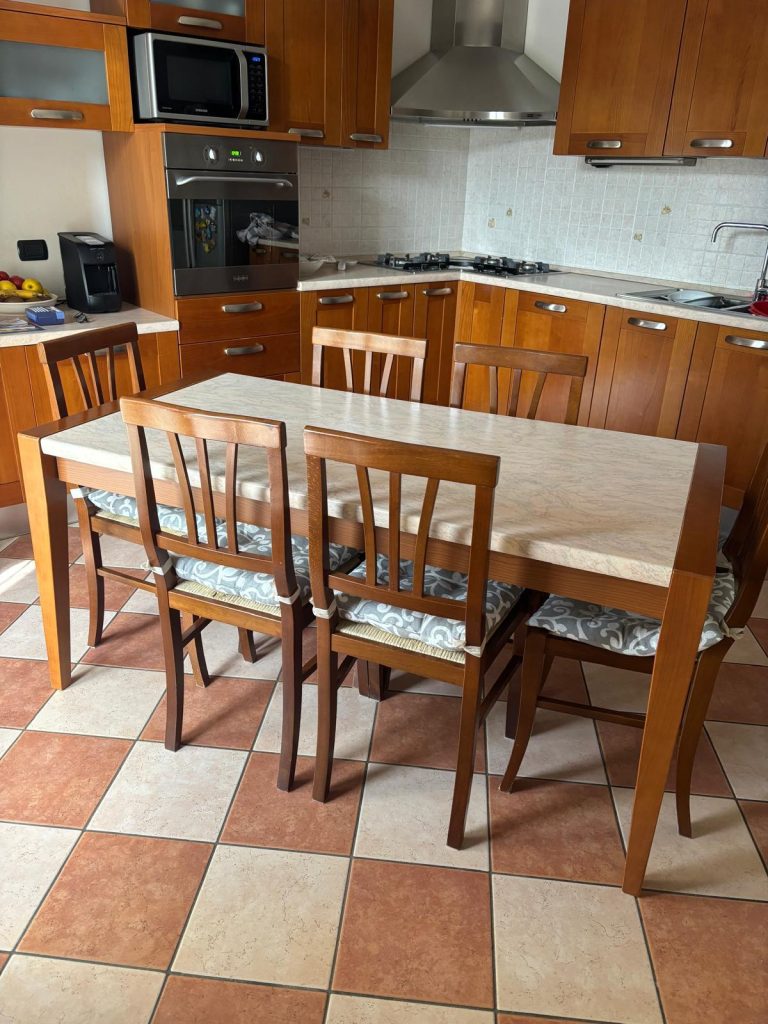 Tavolo con 6 sedie Usato 3621/U