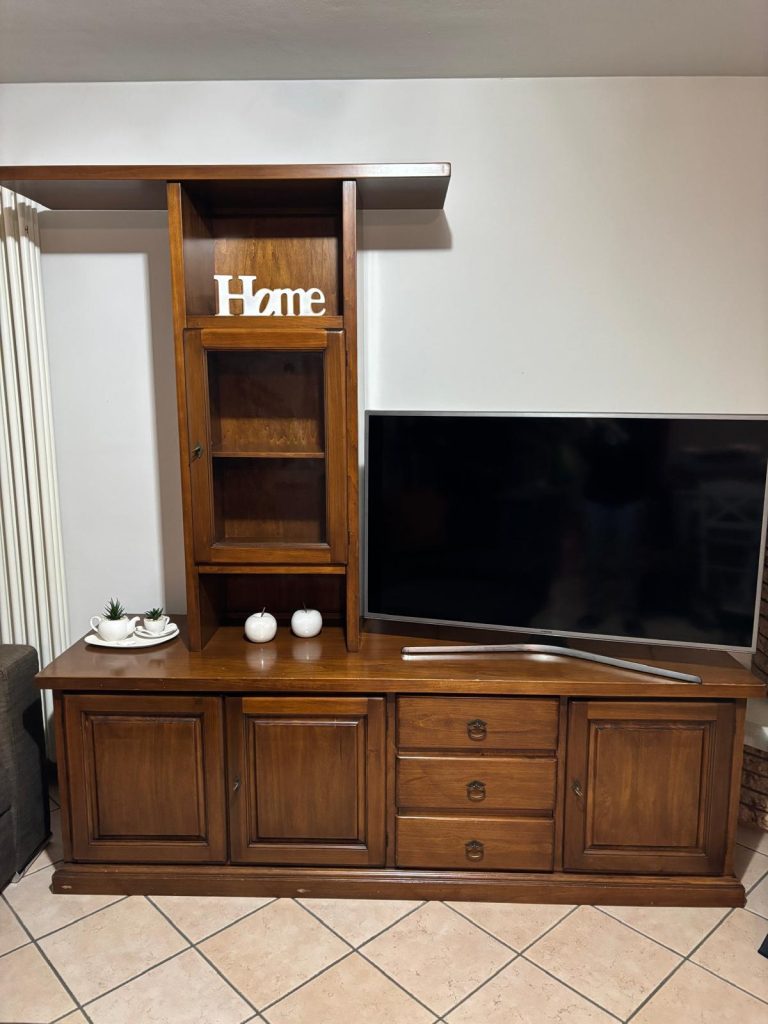 Mobile soggiorno in legno massiccio Usato 3620/U