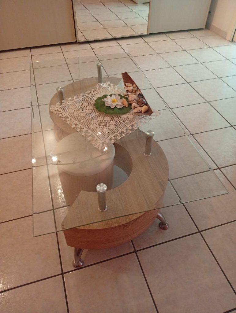 Tavolo Con Piano In Vetro Usato 650