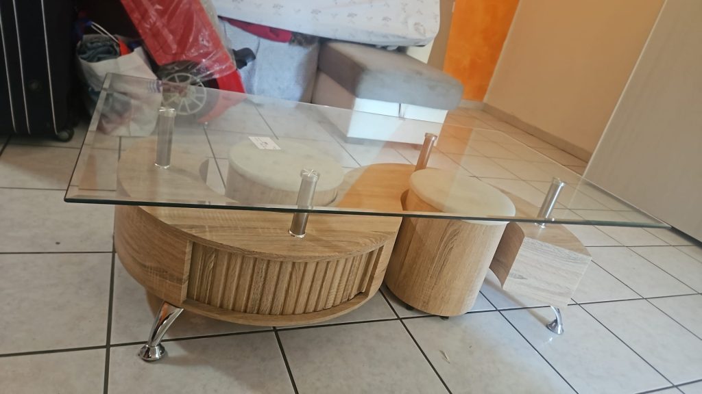 Tavolo Con Piano In Vetro Usato 650