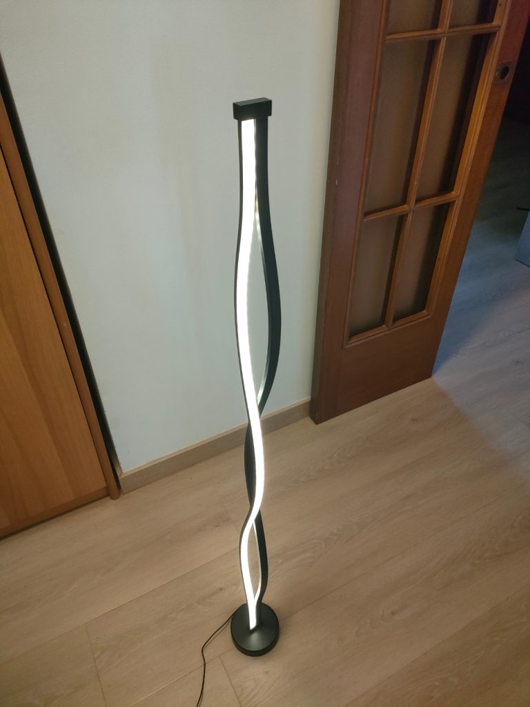 Lampada Da Terra Led Affusolata Usata 659