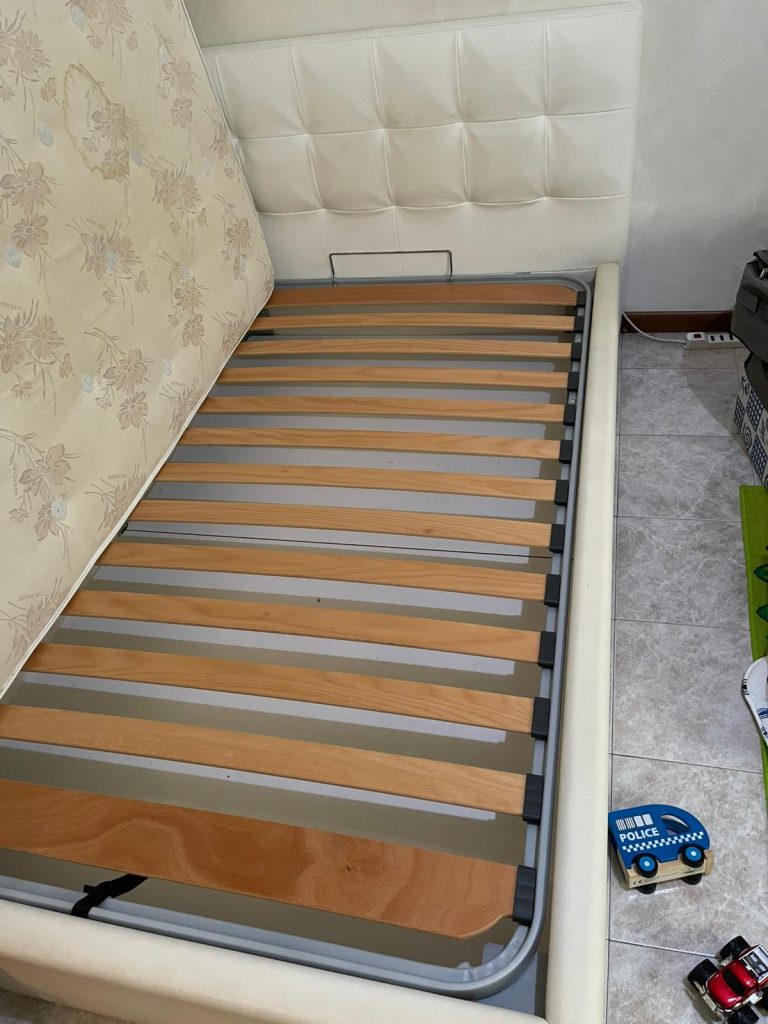 Letto Una Piazza E Mezza Con Cassettone usato 665