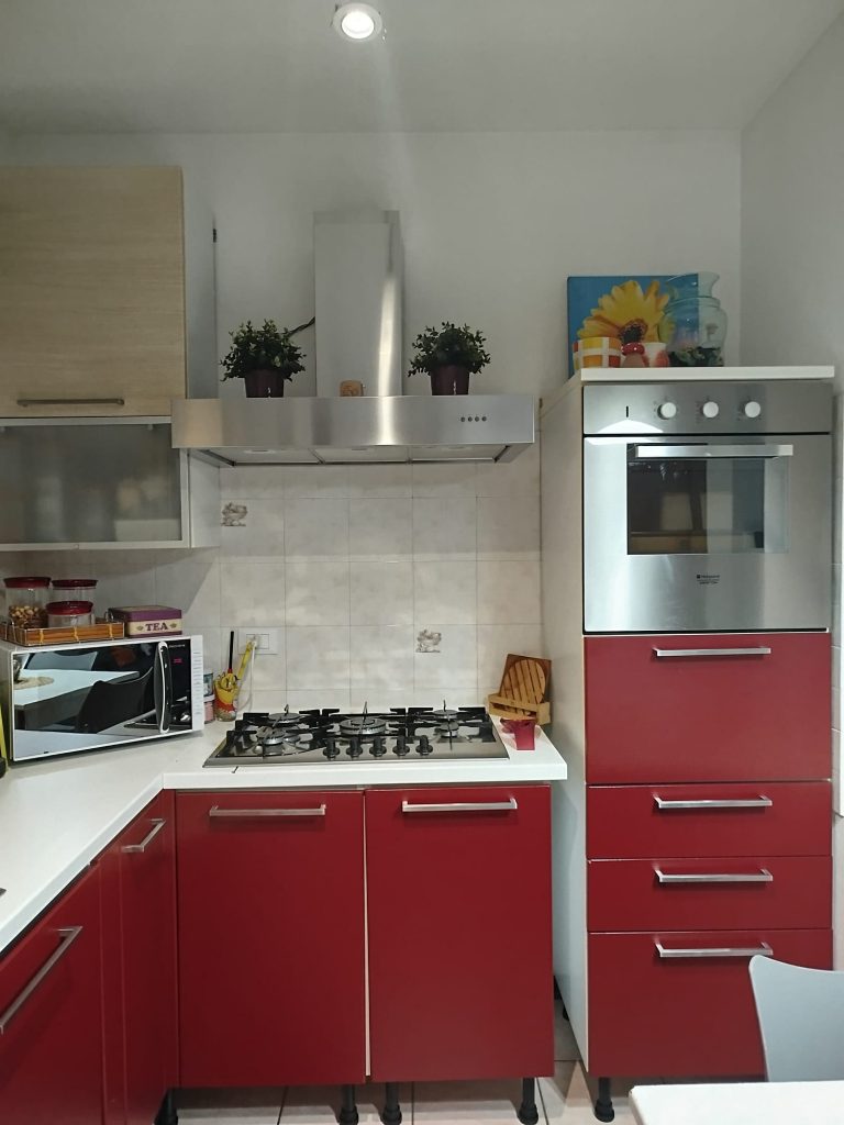 Cucina Con Forno, Piano Cottura, Cappa E Lavello Usata 654