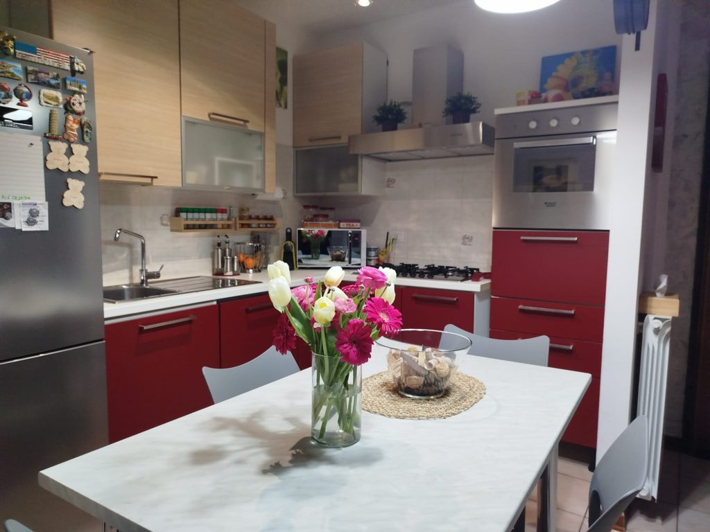 Cucina Con Forno, Piano Cottura, Cappa E Lavello Usata 654