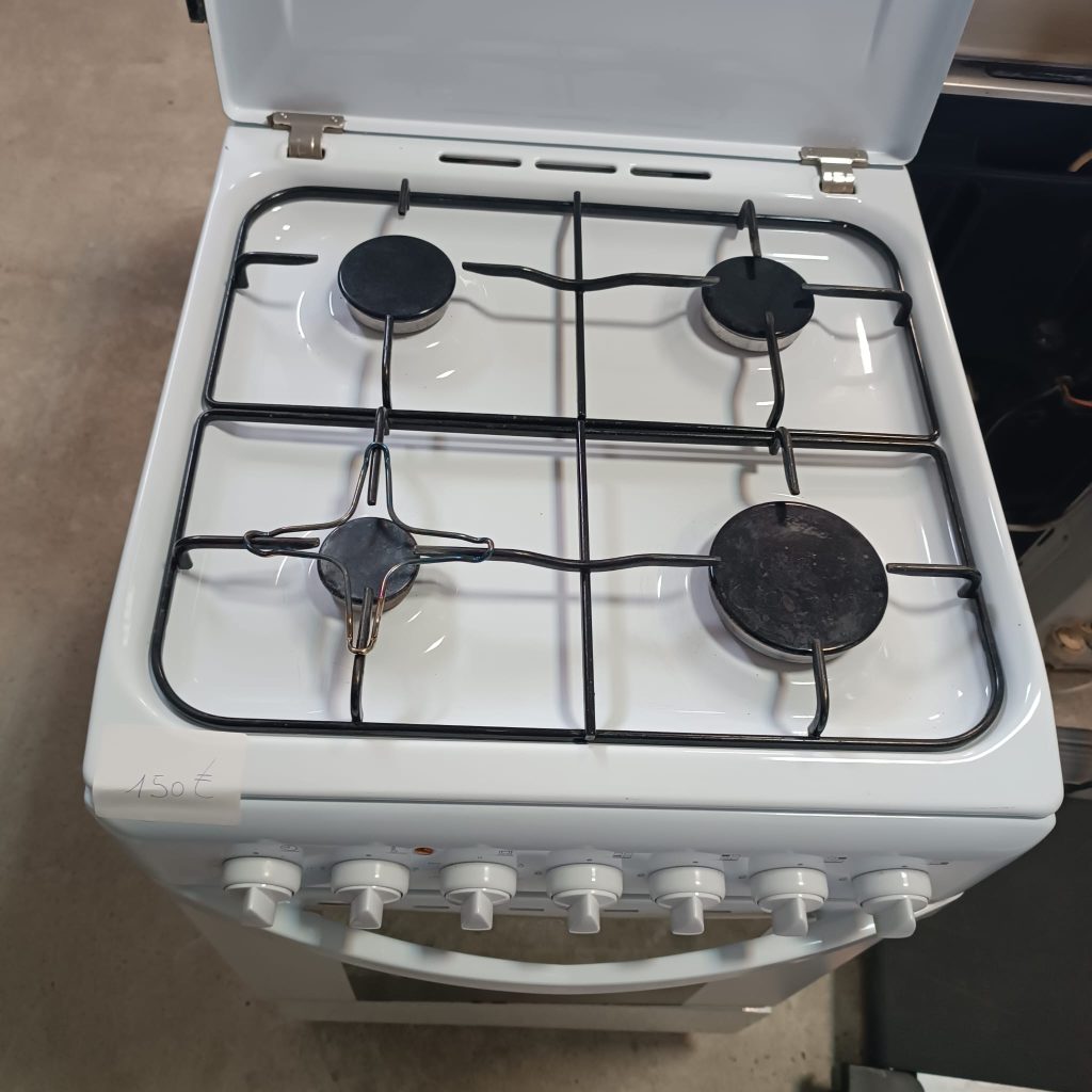 Cucina A Libera Installazione Indesit USATA 3123/U