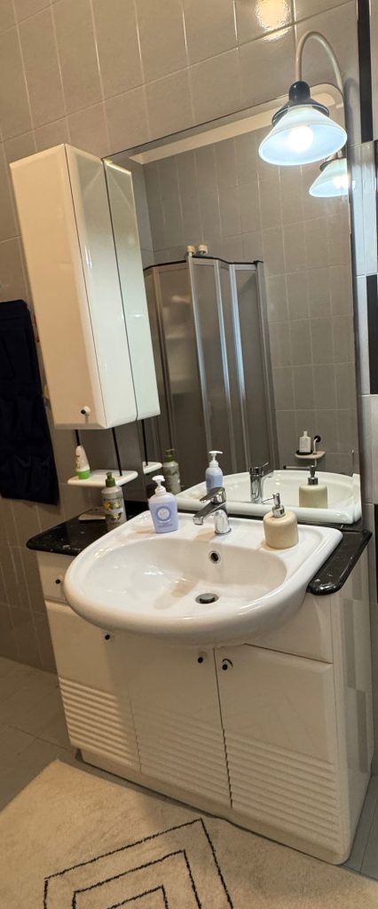 Mobile Bagno Bianco Con Lavabo E Pensile Usato 640