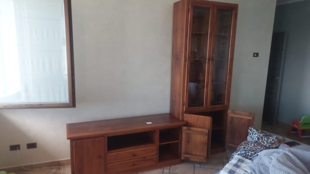 Mobile soggiorno con vetrina usato 672