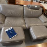 Divano Chaetau D'ax in pelle con inclusi 2 pouf+ appoggiatesta Usato 3744