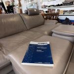 Divano Chaetau D'ax in pelle con inclusi 2 pouf+ appoggiatesta Usato 3744