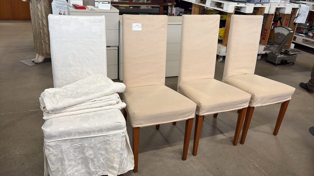 Set 4 sedie seminuove in legno Usato 3757