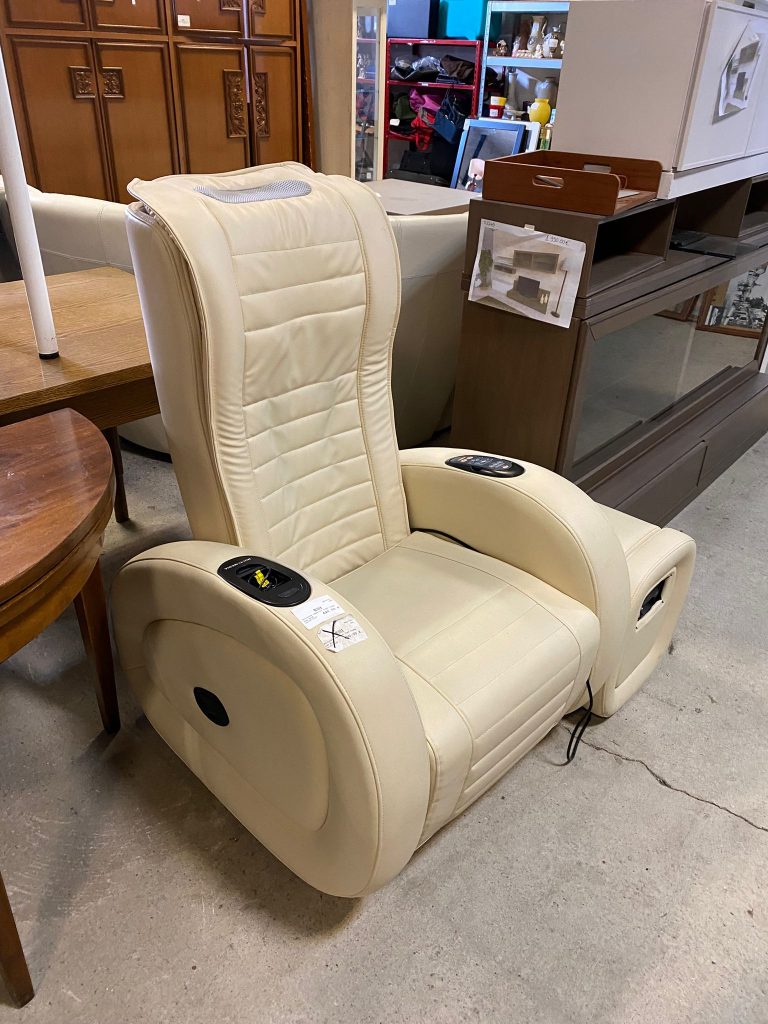 Poltrona Imperial Top4 Crema Con Pouf  Usata 396
