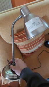 Lampada da comodino in metallo usata 721