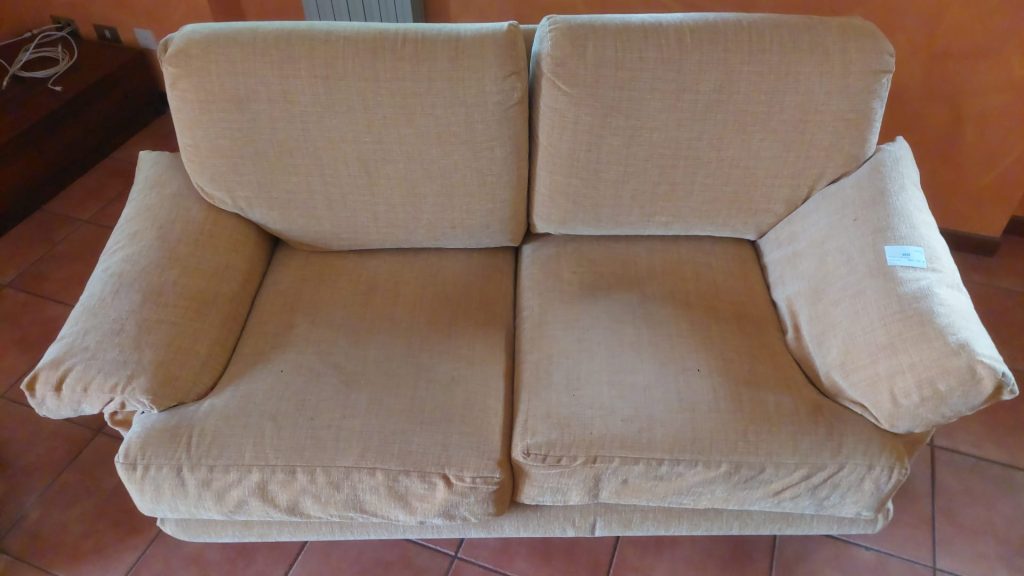 Divano a 2 posti usato 714