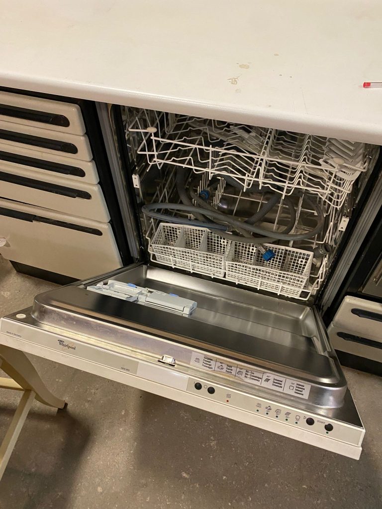 Base cucina con lavandino, lavastoviglie whirlpool USATA 258/U