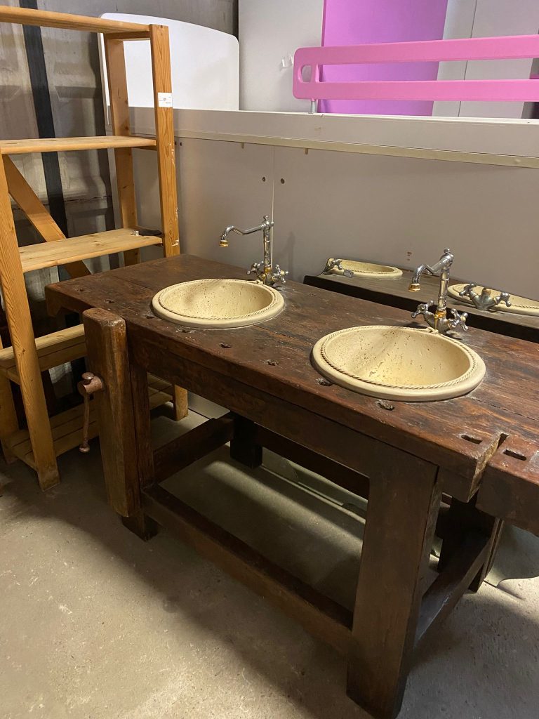 Banco In Massello Con Doppio Lavabo E Rubinetteria Usato 426