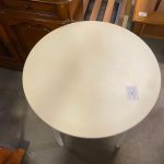 Tavolino Rotondo Bianco Con Gambe In Legno USATO 715/U