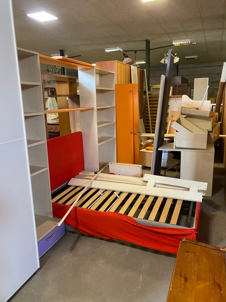 Cameretta Armadio 2 Ante Scorrevoli, Letto piazza e mezzo + libreria con scrivania 48