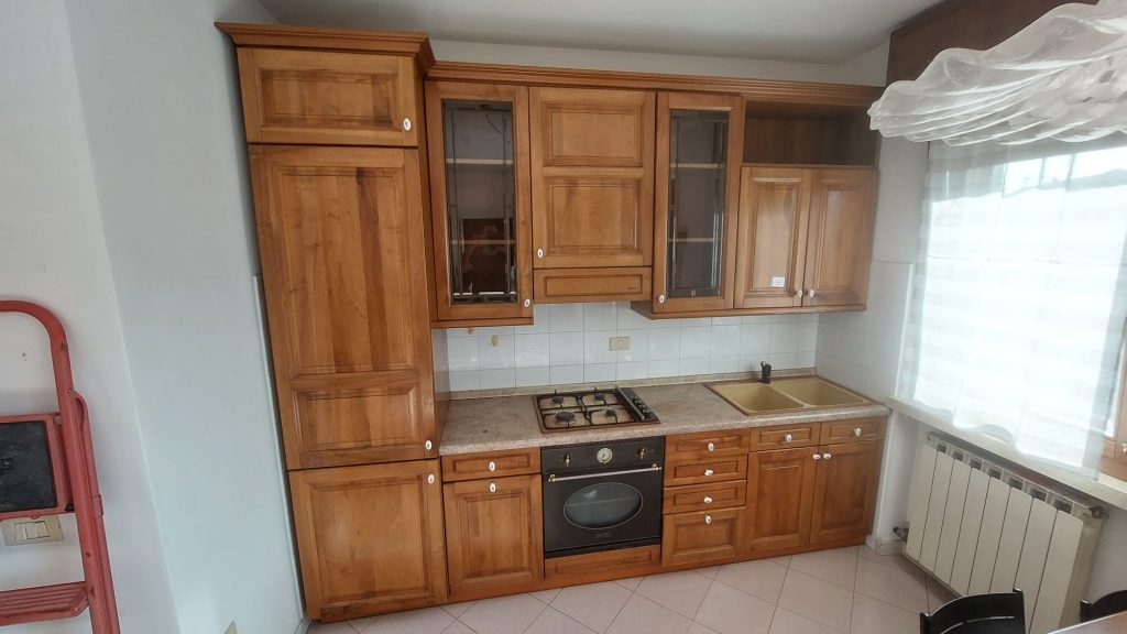 Mobile cucina usata completa di piano cottura, forno, cappa , lavandino e frigorifero 3378/u