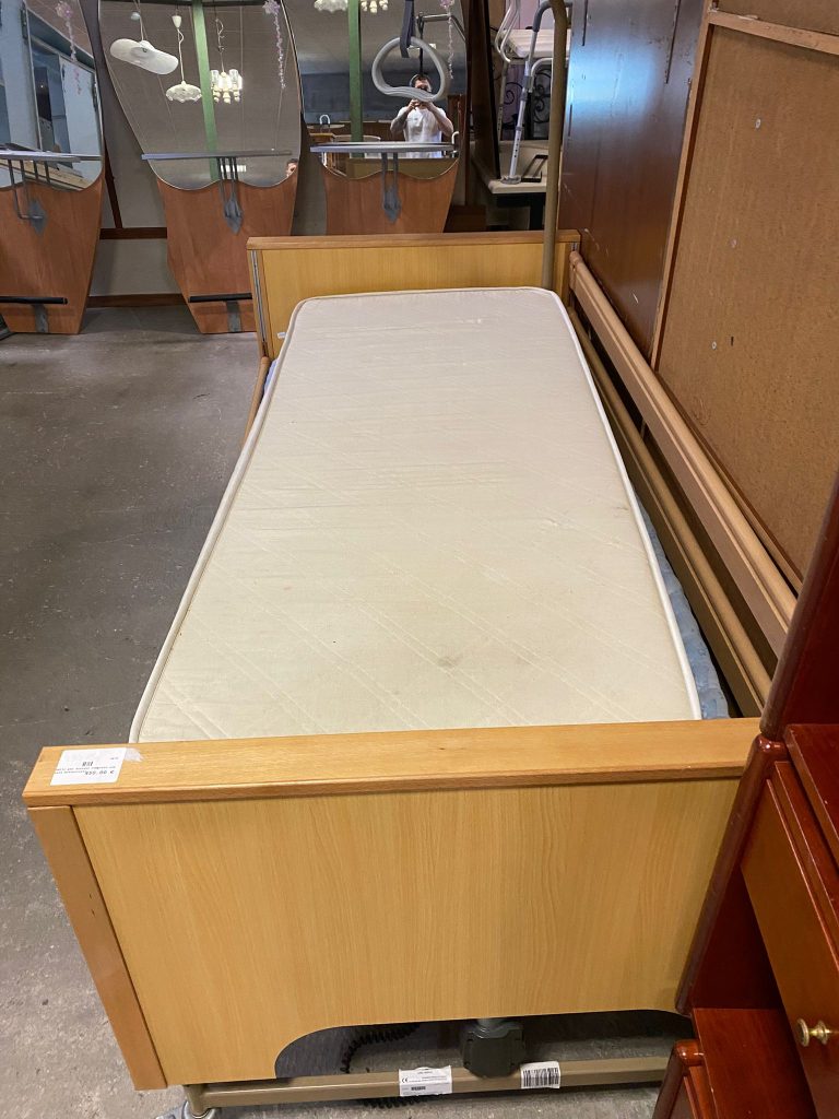 Letto per anziani completo con rete motorizzata  USATO 39/U