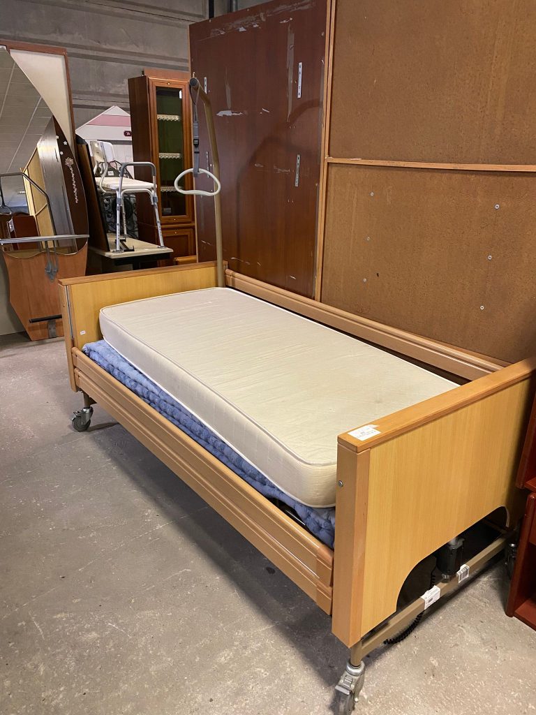 Letto per anziani completo con rete motorizzata  USATO 39/U