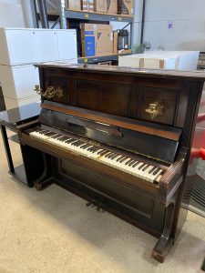 Pianoforte Verticale In Legno Ritz Berlin USATO 157/U