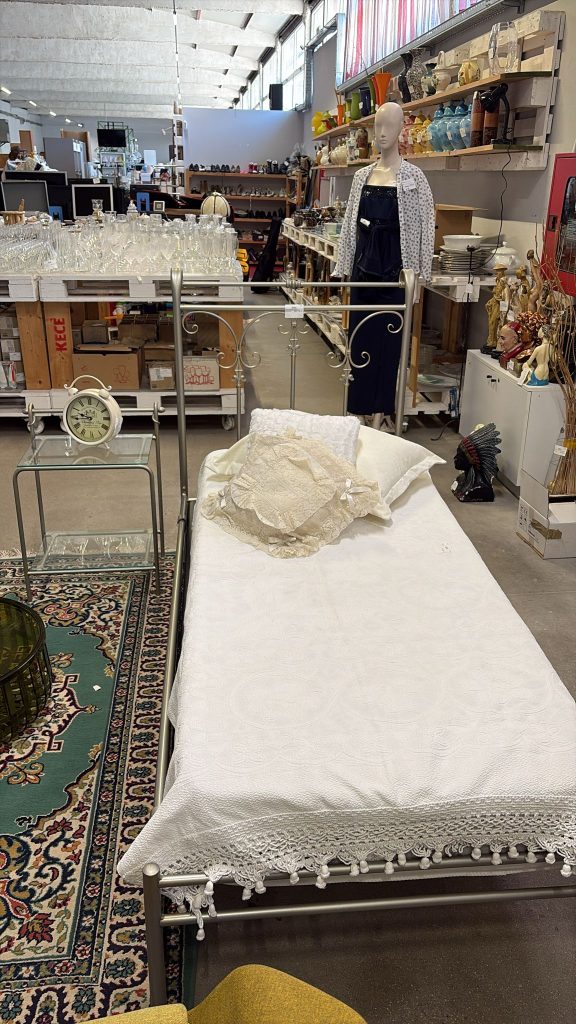 Letto Singolo In Ferro Battuto+Comodino+Materasso Usato 3851