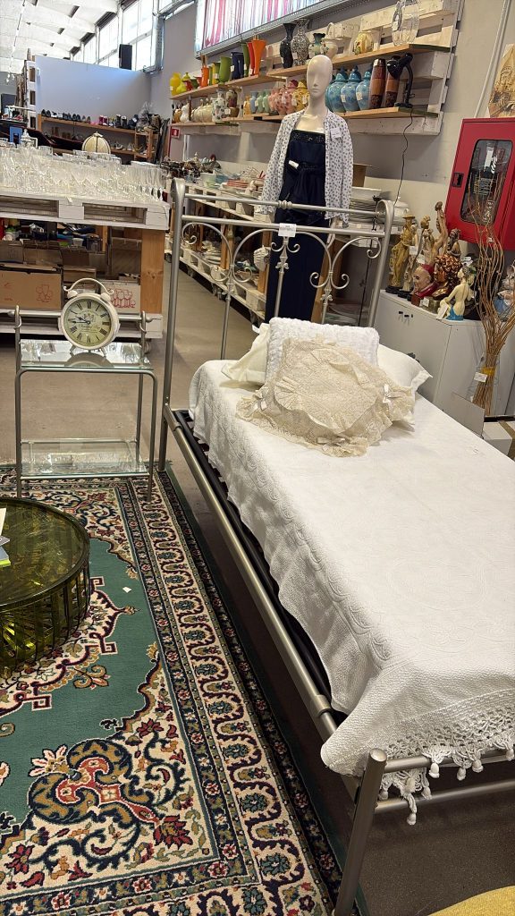 Letto Singolo In Ferro Battuto+Comodino+Materasso Usato 3851
