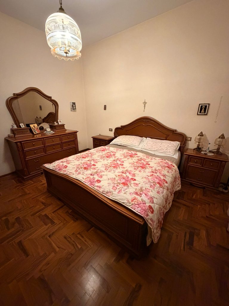 Camera Da Letto completa di: comodini, comò, armadio e struttura letto USATA 2062/U