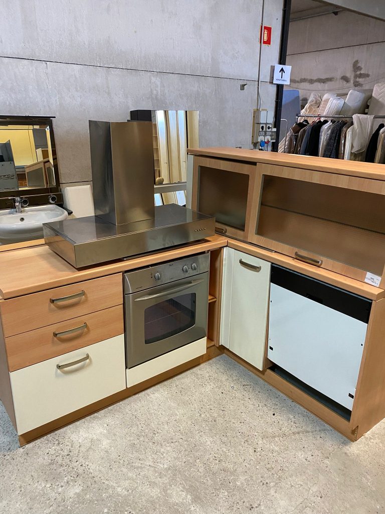 Cucina Angolare Completa di Elettrodomestici Usata 3526/u